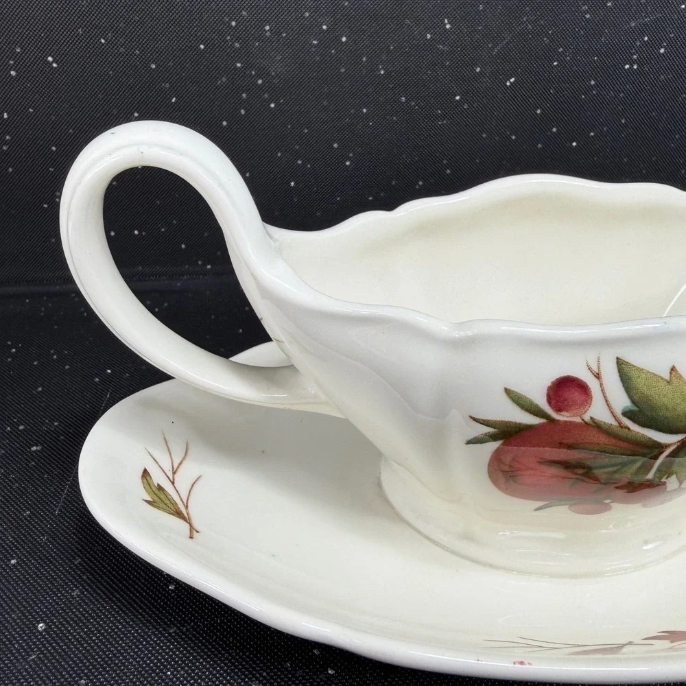 Wedgwood Etruria Barlaston Drury Lane Gravy Boat Attached Underplate Fruit Motif